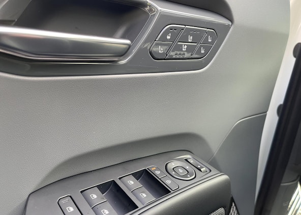 Vehicle image 19 Vehicle image 19