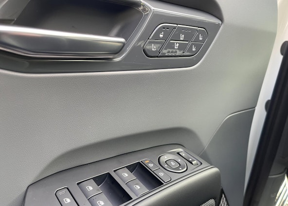 Vehicle image 43 Vehicle image 43