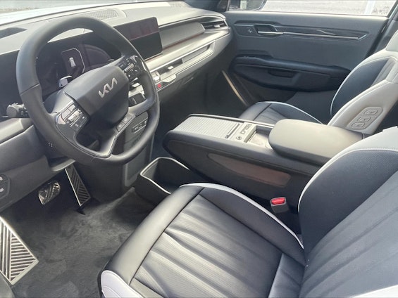 Vehicle image 10 Vehicle image 10