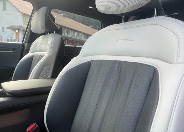 Vehicle image 6 Vehicle image 6