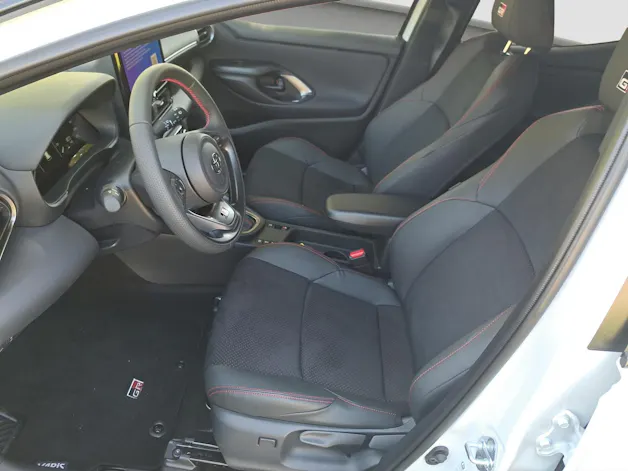Toyota Yaris 1.5 VVT-i HSD GR Sport