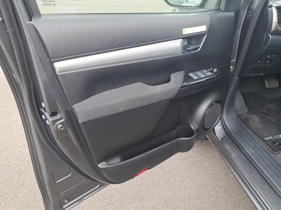 Vehicle image 16