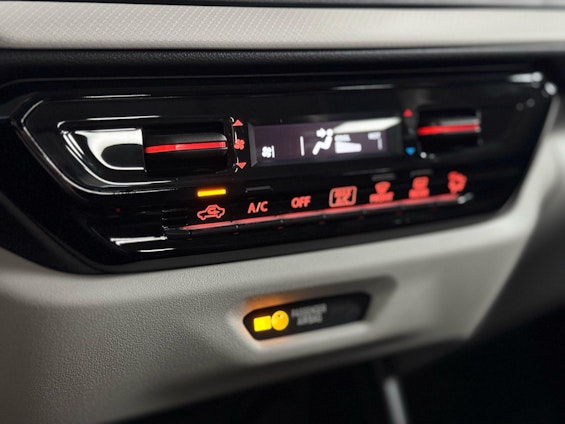 Vehicle image 24 Vehicle image 24