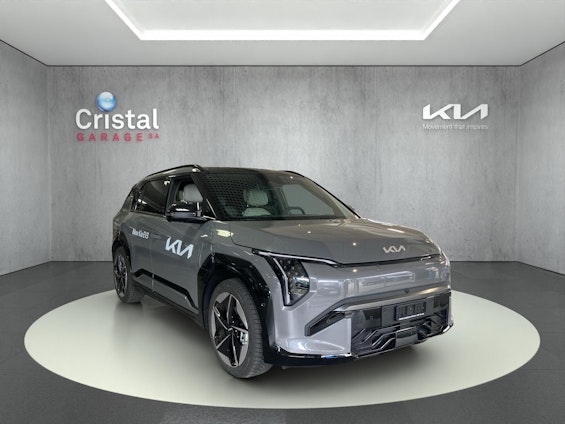 First vehicle image
