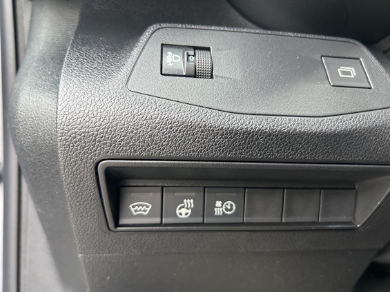 Vehicle image 29