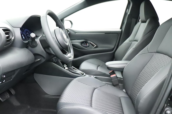 TOYOTA Yaris 1.5 VVT-i HSD Premium 2