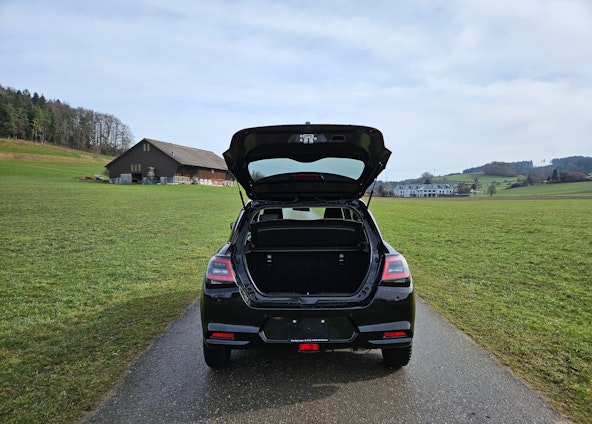 Vehicle image 4 Vehicle image 4