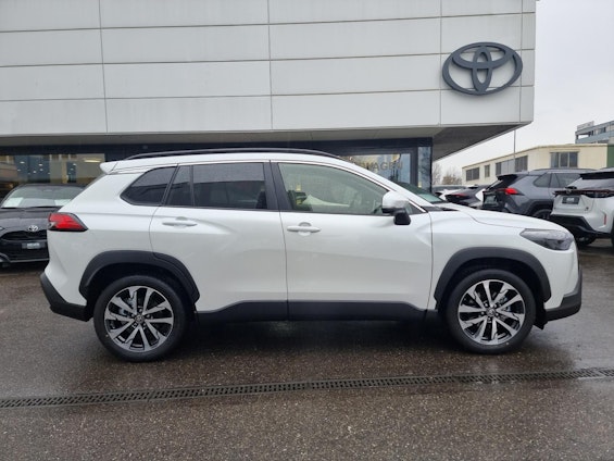First vehicle image