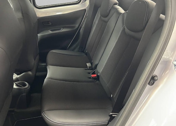 Vehicle image 4 Vehicle image 4