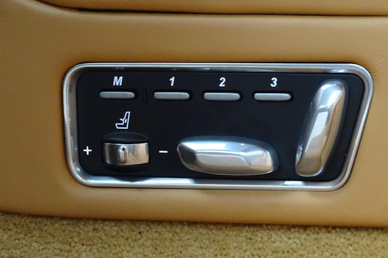 Vehicle image ASTON MARTIN V12 Vanquish