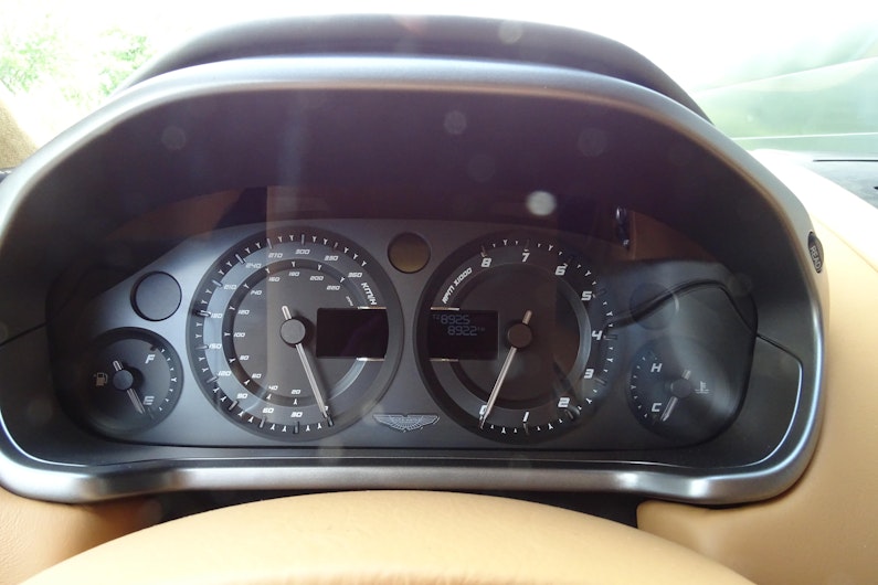 Vehicle image ASTON MARTIN V12 Vanquish