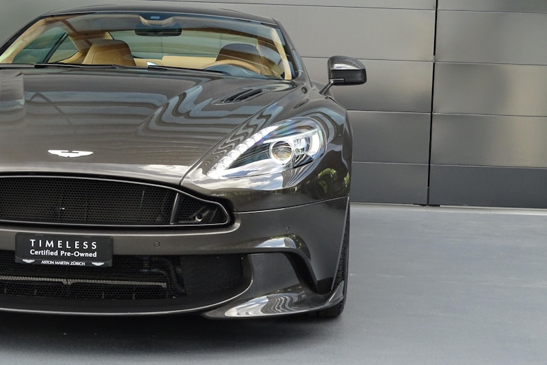 Vehicle image ASTON MARTIN V12 Vanquish