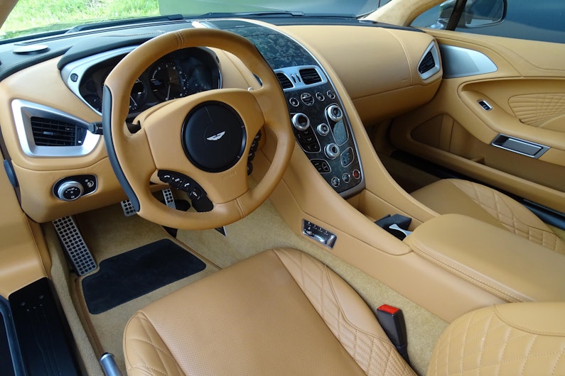 Vehicle image ASTON MARTIN V12 Vanquish