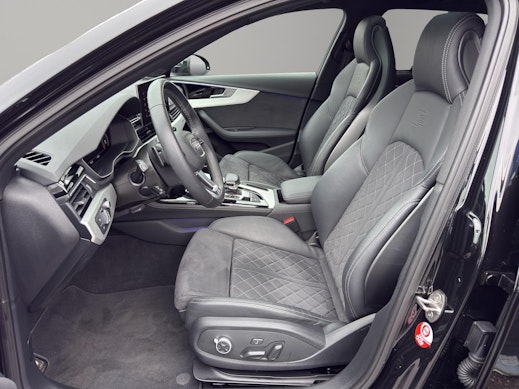 AUDI A4 Avant 2.0 40 TDI S Line quattro S-Tronic 1