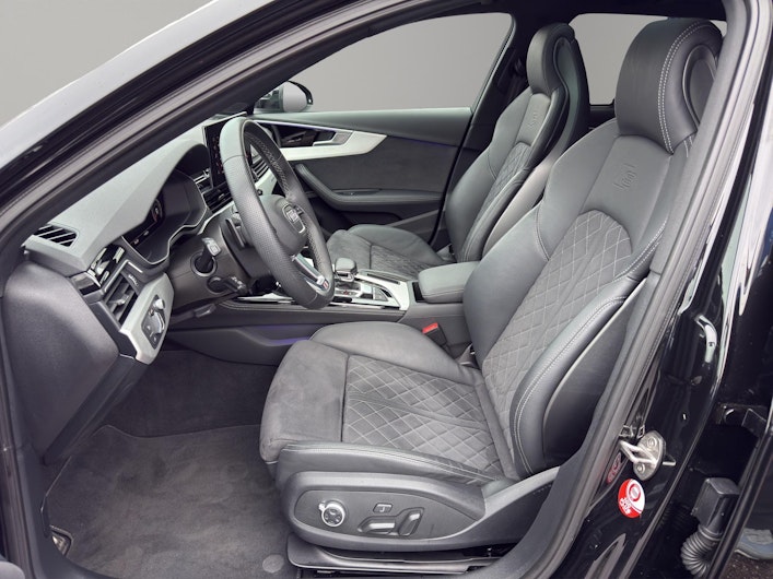 Vehicle image AUDI A4