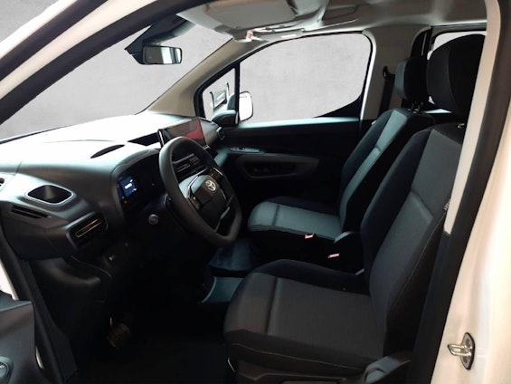 Vehicle image 4 Vehicle image 4