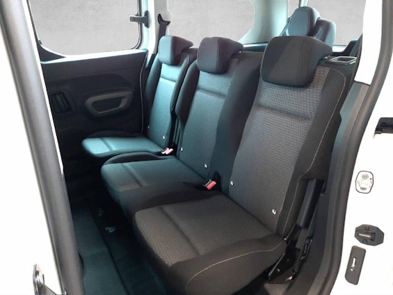 Vehicle image 6 Vehicle image 6