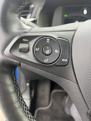 Vehicle image 4 Vehicle image 4