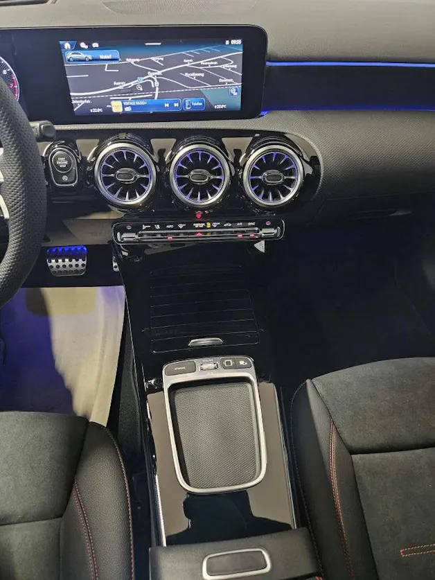 Mercedes-Benz A 220 4Matic AMG Line