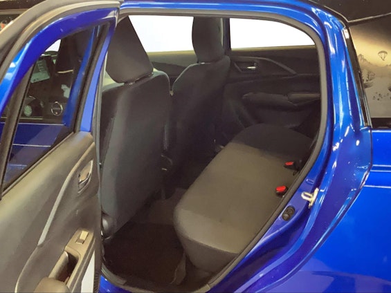 Vehicle image 18 Vehicle image 18