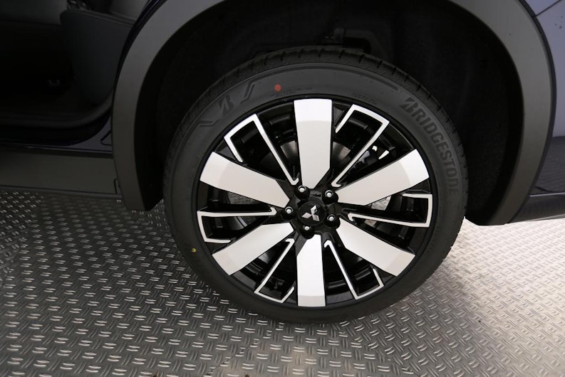 Vehicle image MITSUBISHI OUTLANDER