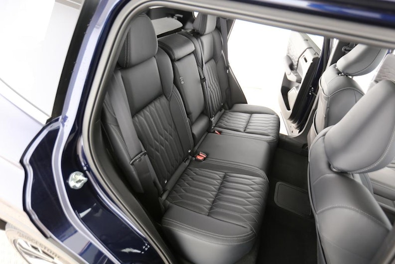 Vehicle image MITSUBISHI OUTLANDER