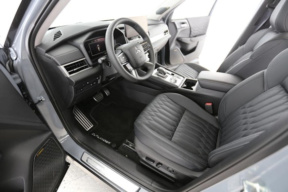 MITSUBISHI Outlander 2.4 PHEV Instyle 4x4 3