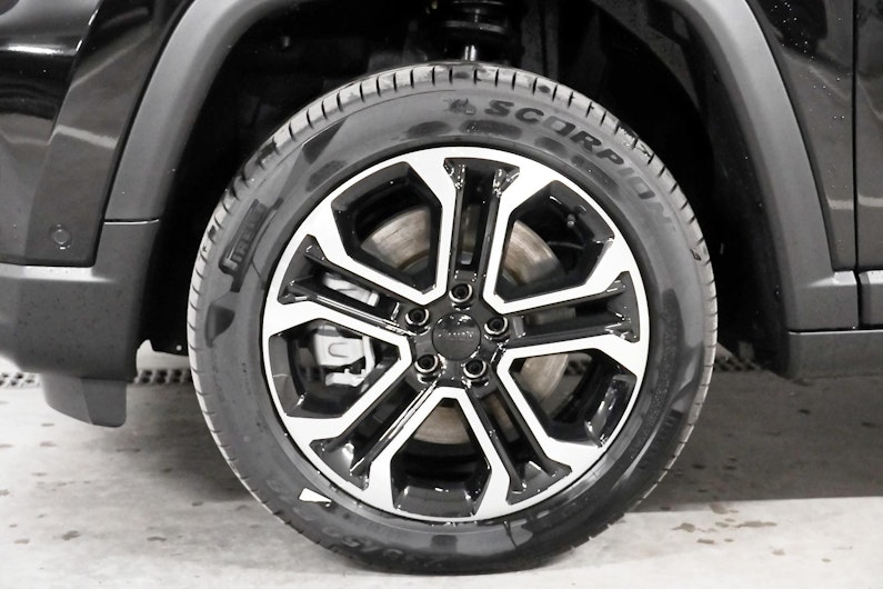 Vehicle image JEEP COMPASS