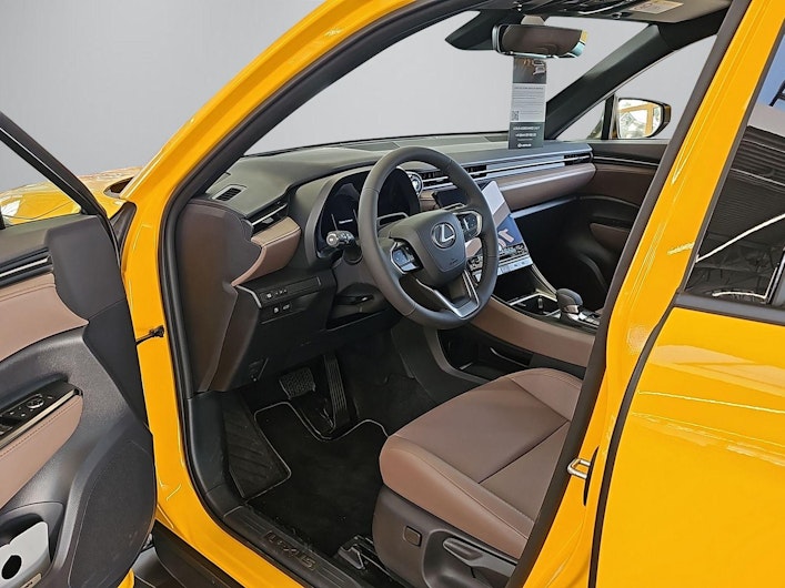 Vehicle image LEXUS LBX