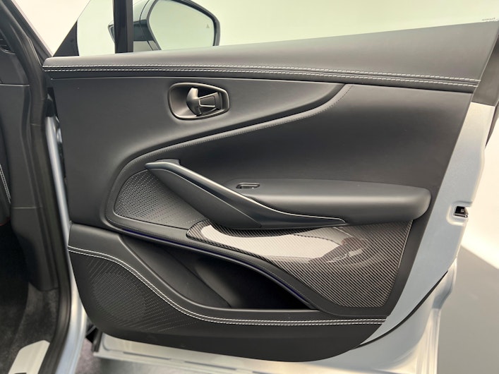 Vehicle image ASTON MARTIN DBX