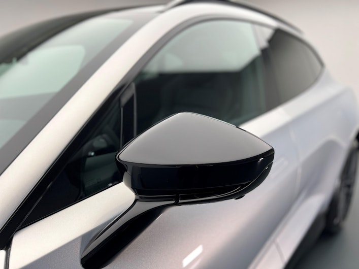 Vehicle image ASTON MARTIN DBX