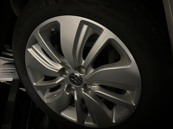 Vehicle image 35 Vehicle image 35