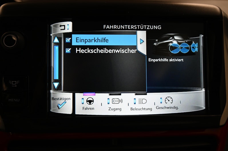 Vehicle image PEUGEOT 208