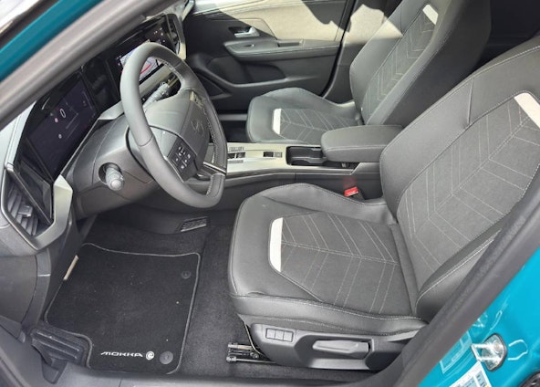 Vehicle image 4 Vehicle image 4