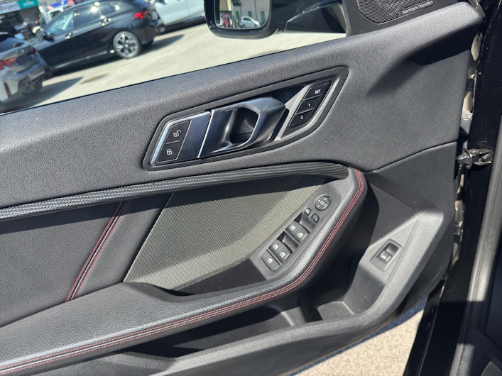 Vehicle image BMW 1 SERIES