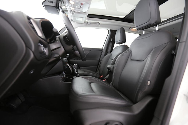 Vehicle image JEEP RENEGADE