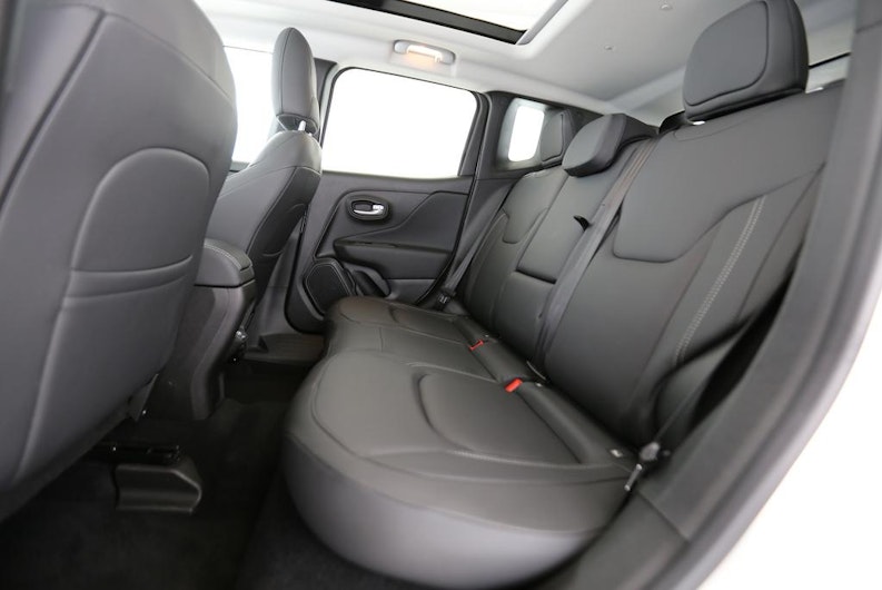 Vehicle image JEEP RENEGADE