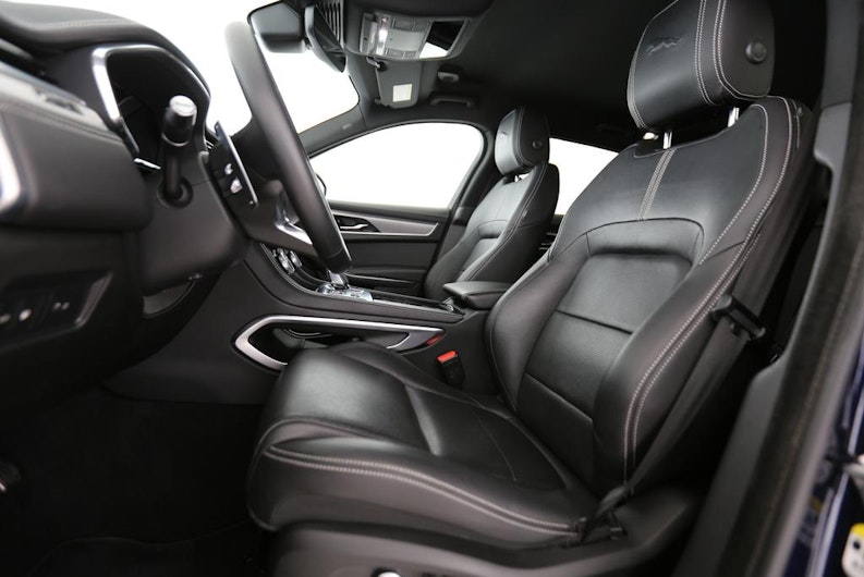 Vehicle image JAGUAR F-PACE