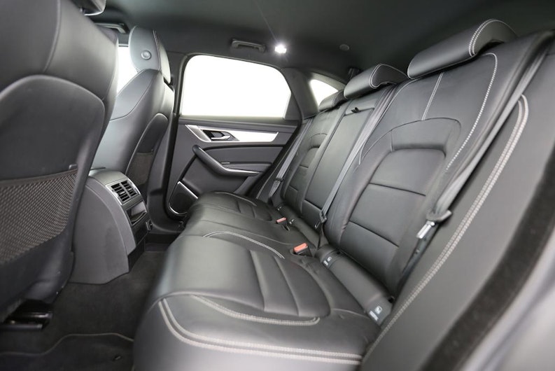 Vehicle image JAGUAR F-PACE