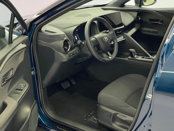 Vehicle image 6