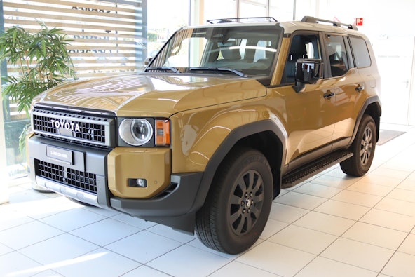 First vehicle image