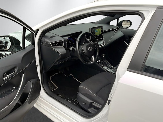 Vehicle image 16