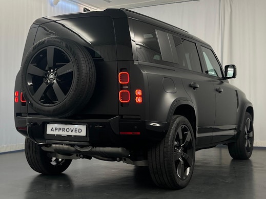 LAND ROVER Defender 110 3.0 D I6 300 X-Dynamic HSE 1