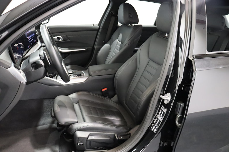 Vehicle image BMW 3 SERIES