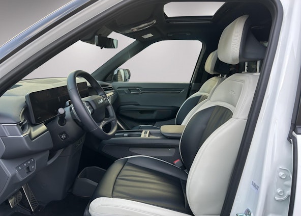 Vehicle image 8 Vehicle image 8