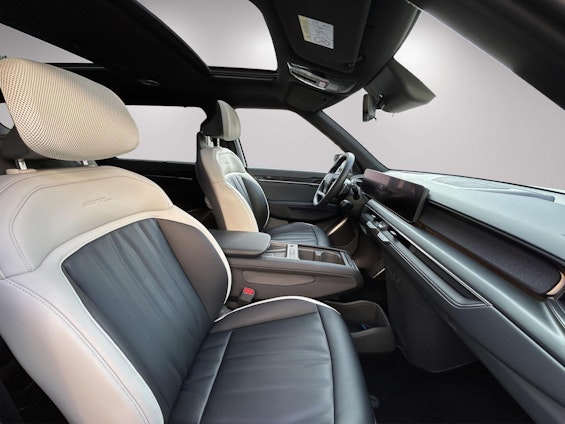 Vehicle image 18 Vehicle image 18