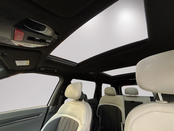 Vehicle image 23 Vehicle image 23