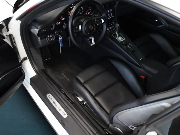 Porsche 911 Carrera 4 GTS
