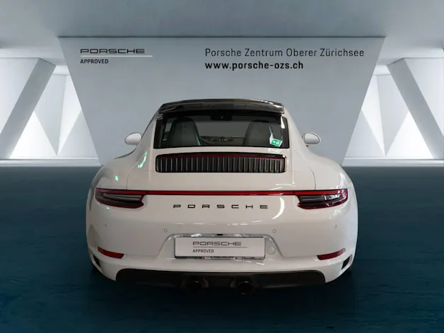 Porsche 911 Carrera 4 GTS