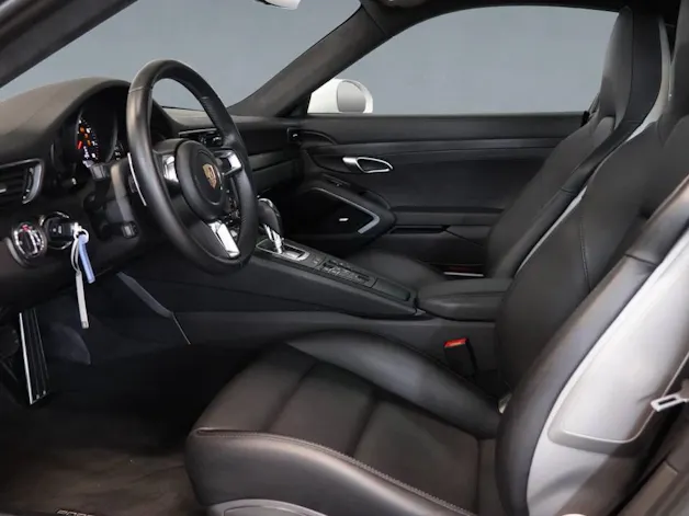Porsche 911 Carrera 4 GTS